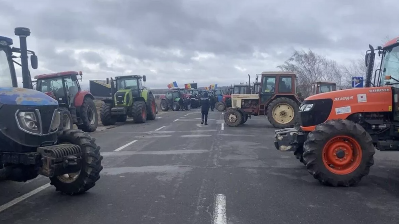 Молдавские фермеры планируют вывести технику на трассы в знак протеста