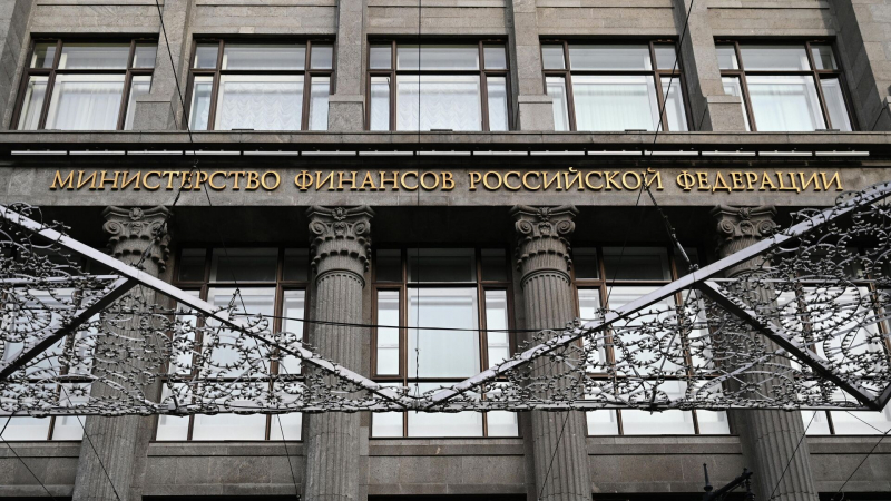 Минфин обсуждает со страховщиками работу по долевому страхованию жизни