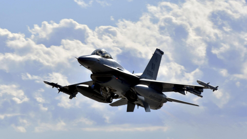США заключили контракт на ремонт F-16 для иностранных заказчиков