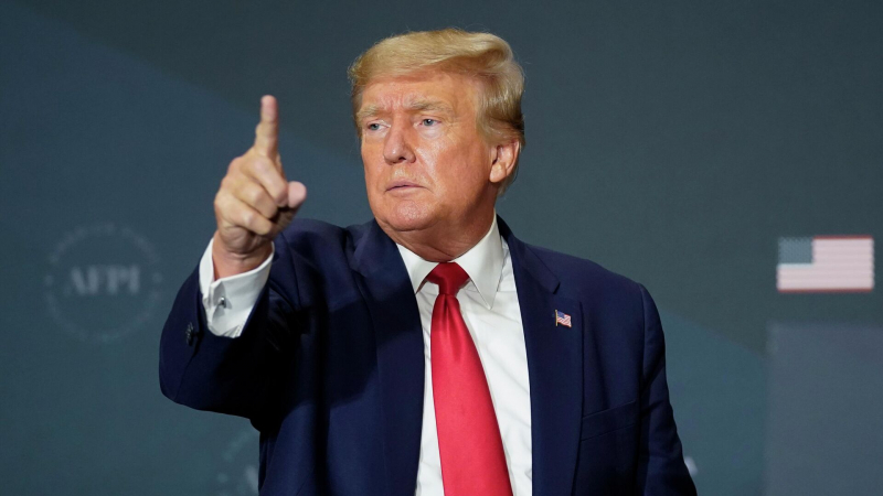 Большинство американцев негативно оценивают экономику Трампа, показал опрос