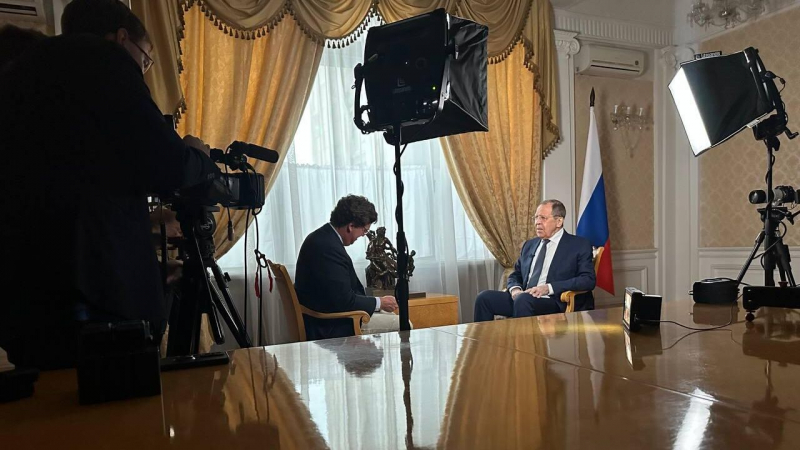 На Западе внезапно высказались об интервью Лаврова Такеру Карлсону