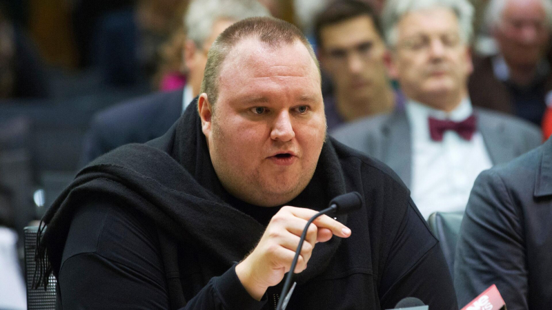 Основатель Megaupload назвал превращение доллара США в оружие ошибкой