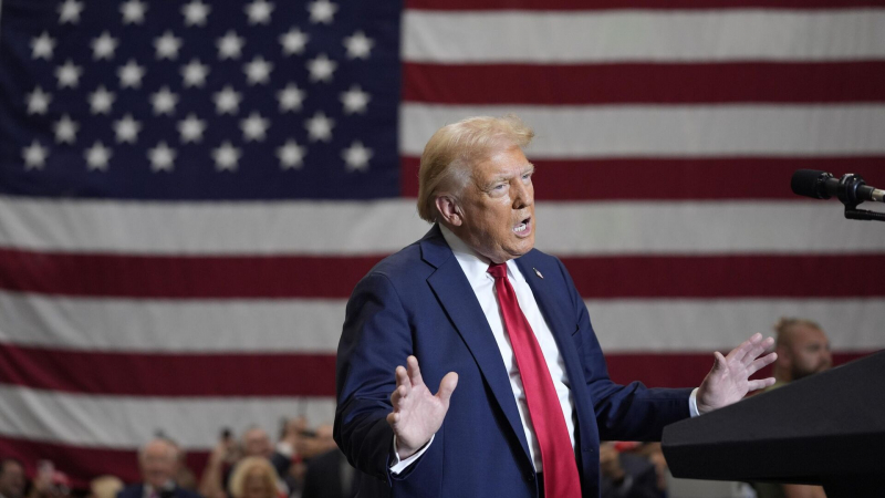 Трамп может использовать военные базы США для содержания мигрантов