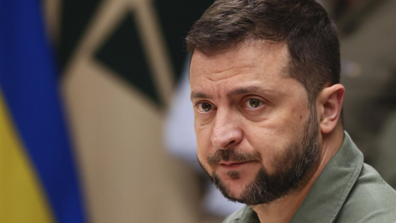 Зеленский может не вернуться из планируемой поездки в ЮАР, заявили в Раде